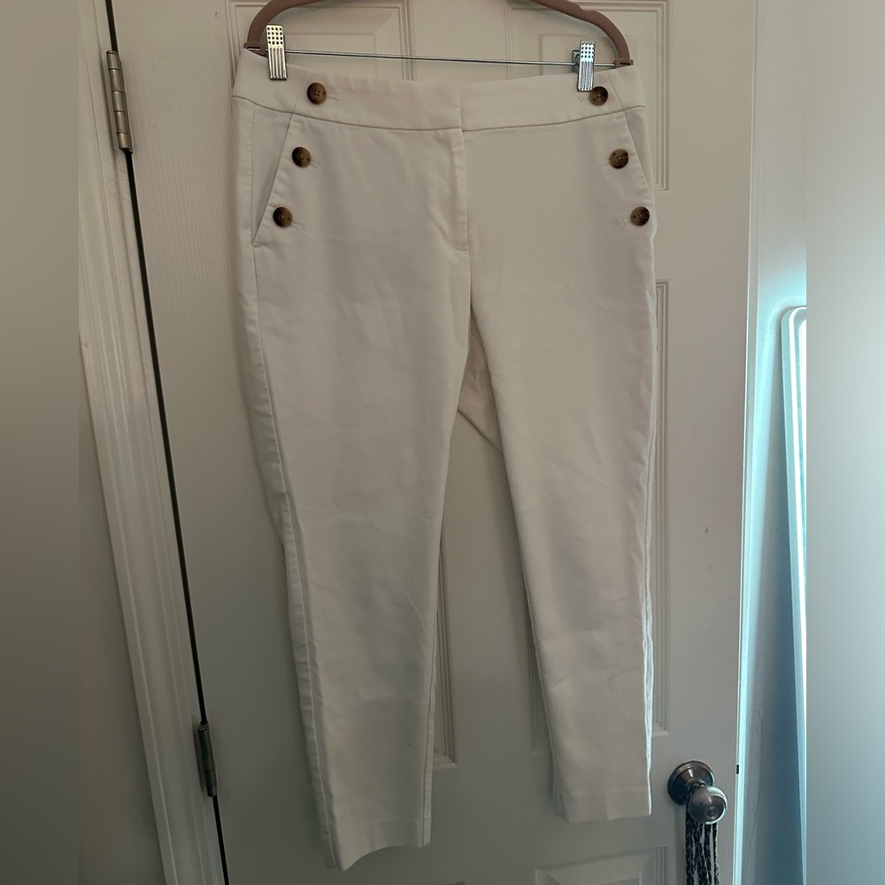 Adorable white capris